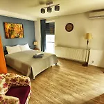 Mario - Romantic Mamaia